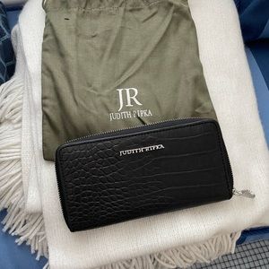 Judith Ripka wallet